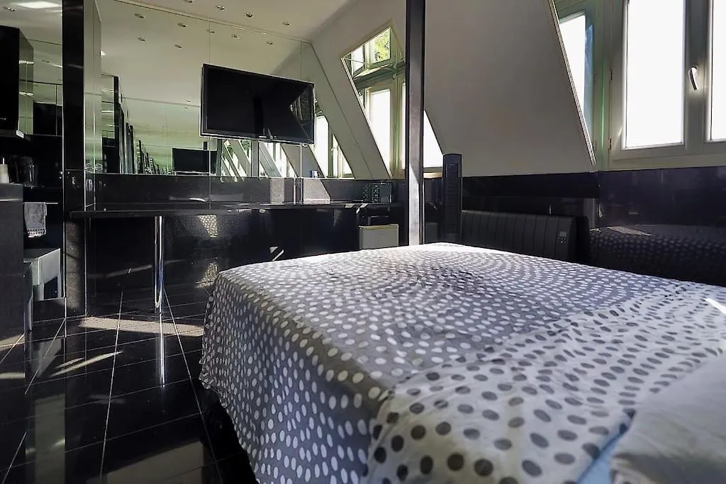 Studio De Luxe Paris Apartment